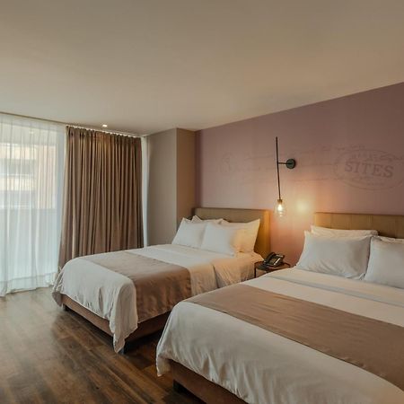 Sites Hotel Медельин Экстерьер фото A room at the hotel