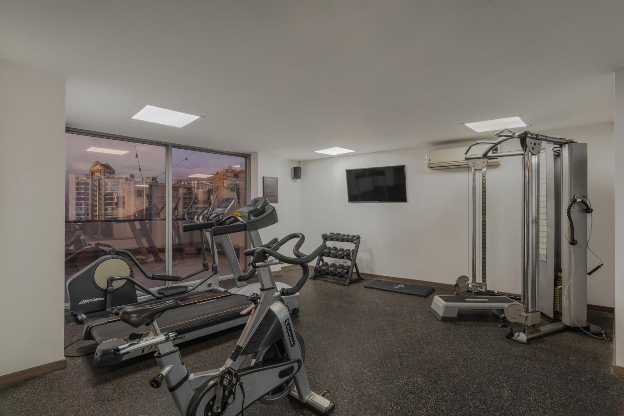 Sites Hotel Медельин Экстерьер фото The gym at the hotel