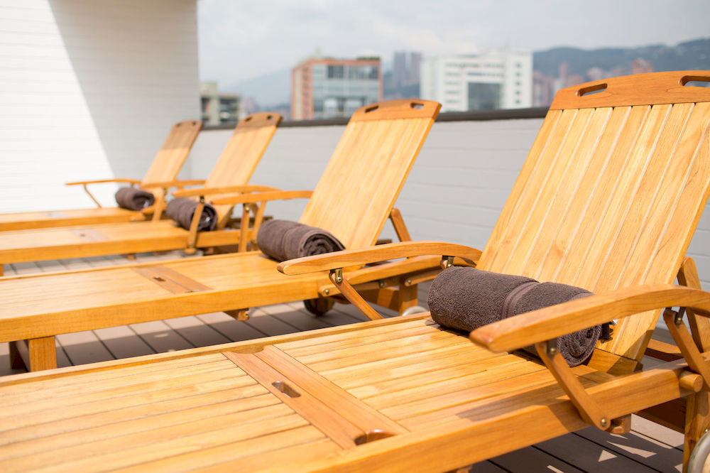 Sites Hotel Медельин Экстерьер фото Sunbathing chairs