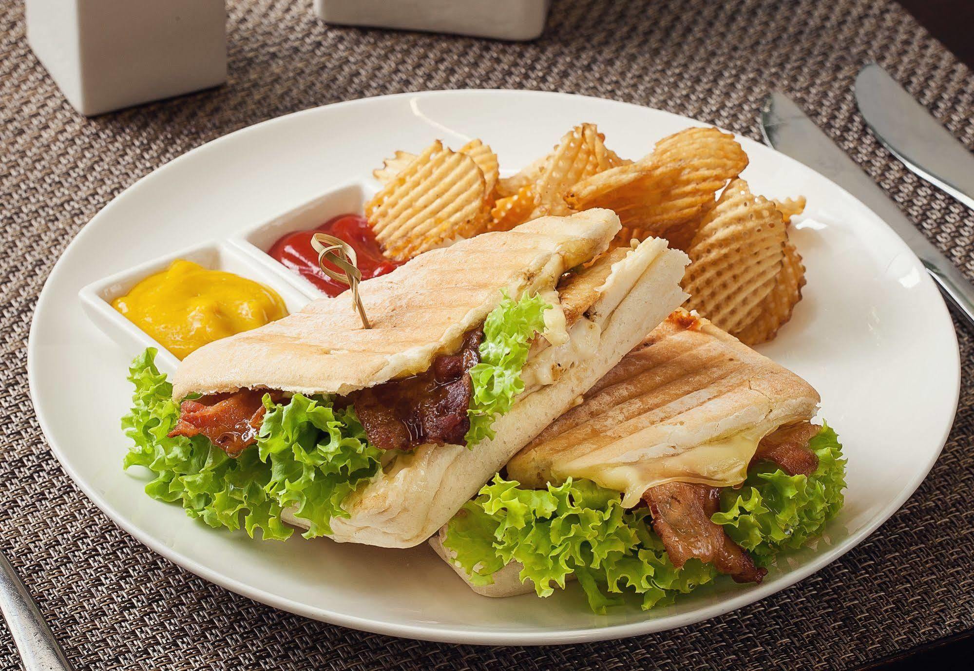 Sites Hotel Медельин Экстерьер фото A club sandwich